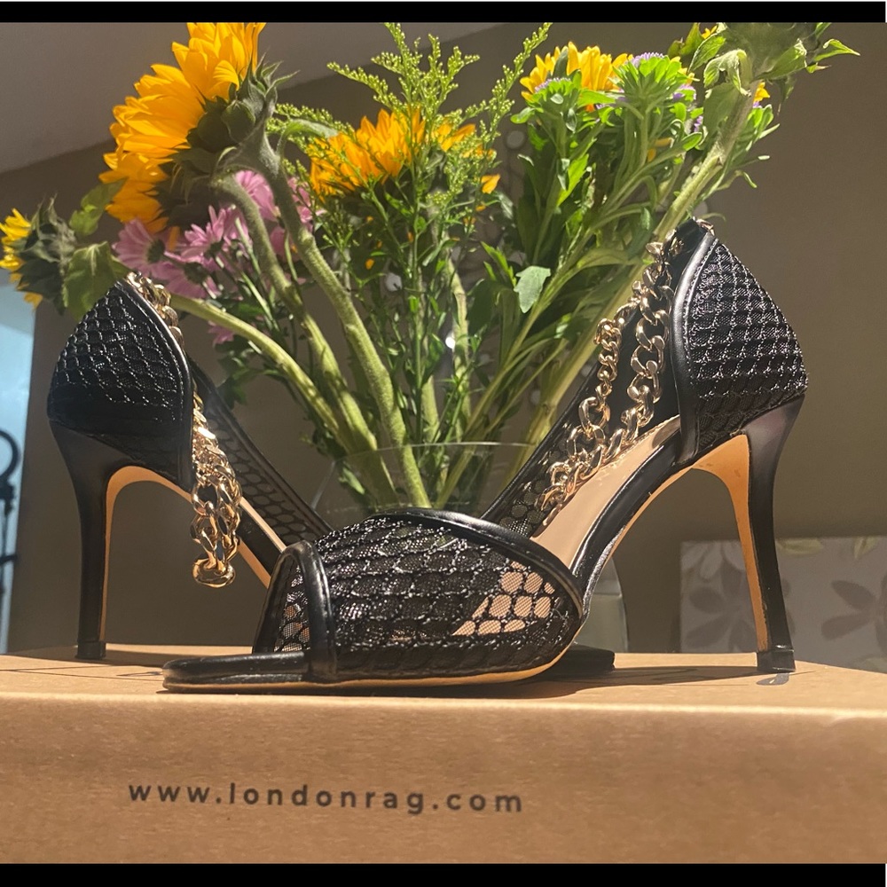 UNSTOPPABLE EDGE NETTED CHAIN PEEP TOE HEELS size 7  with box